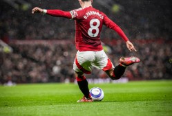 星空-曼联后卫神勇救险，助球队成功保级，项目文章为什孩子.-星空