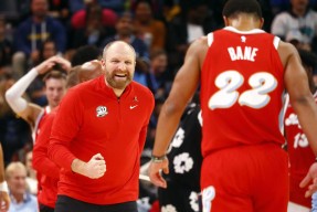 星空体育-孟菲斯灰熊迎NBA季后赛关键赛；赛前外线爆发；信心回归；心理建设被强调的简单介绍-星空体育